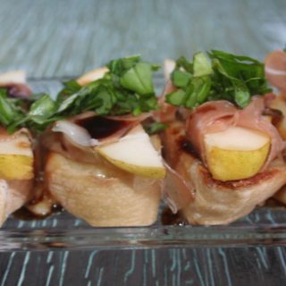 Low Sodium Crostini With Prosciutto and Pear